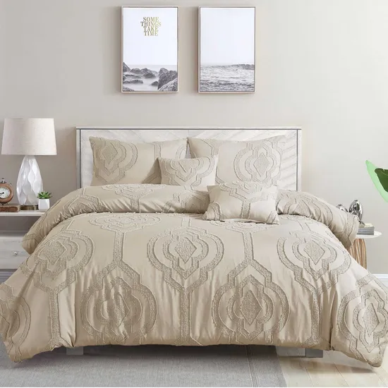 Luxurious Tufted Comforter Filling 300GSM with 4 Pillowcases for All Seasons 